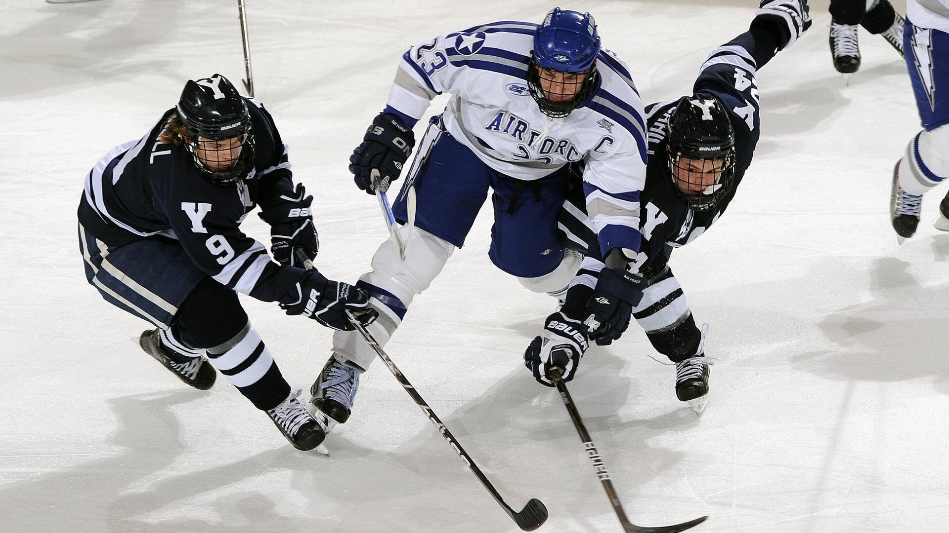 ayx-球场“铁血防线”——挡住一切进攻的最强堡垒，铁血防守vs极致进攻